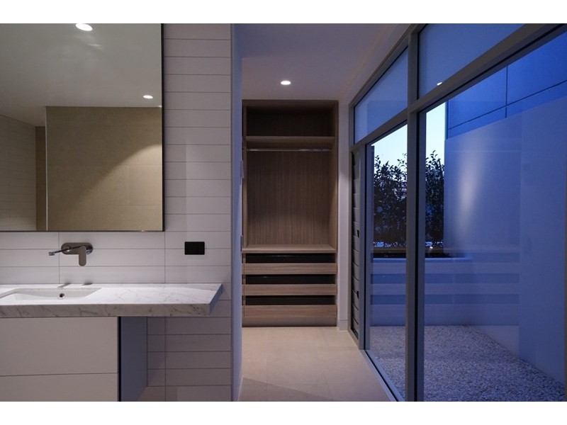 50 Woodroffe Avenue, Main Beach QLD 4217