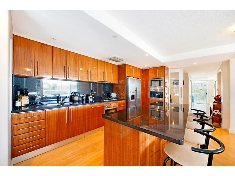 30 Garfield Terrace, Surfers Paradise QLD 4217