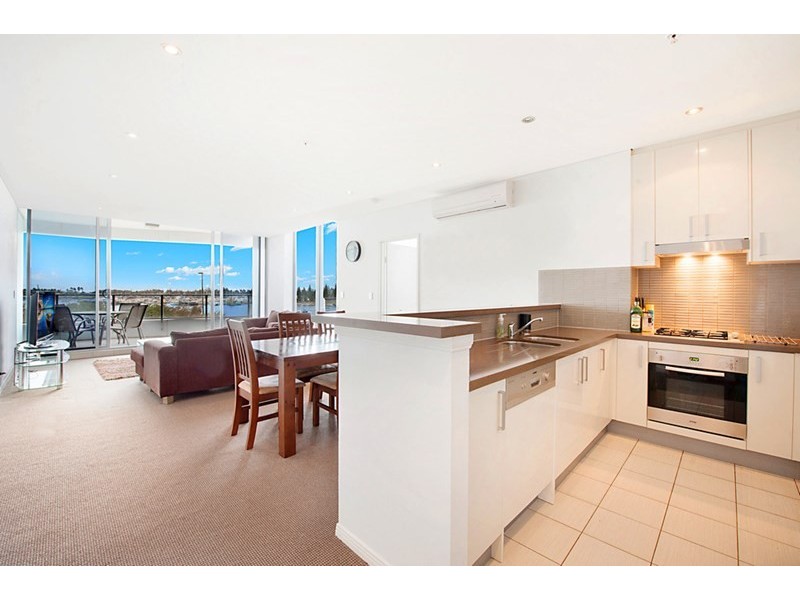 4 Como Crescent, Southport QLD 4215