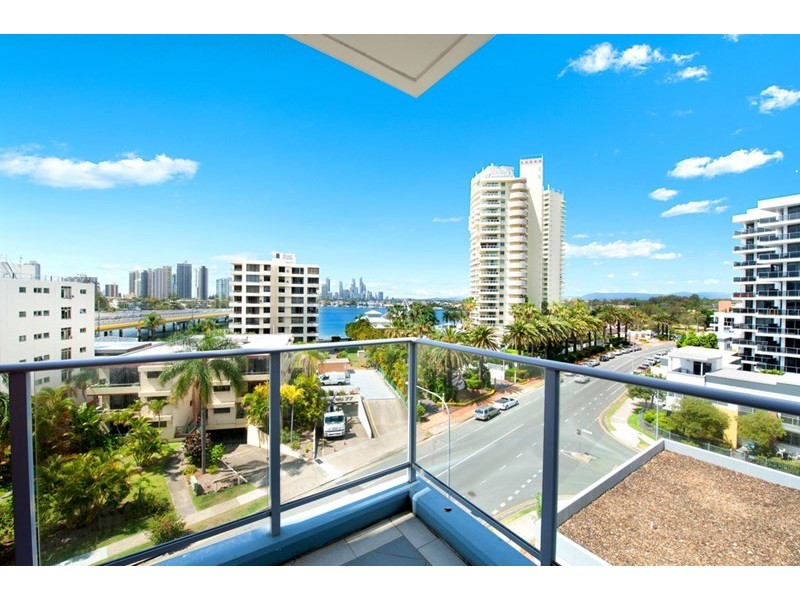 4 Como Crescent, Southport QLD 4215