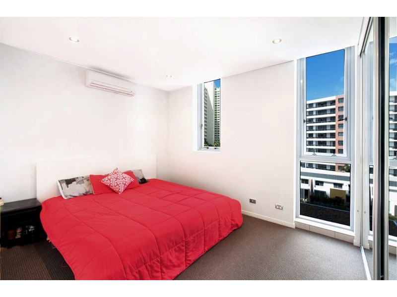 4 Como Crescent, Southport QLD 4215