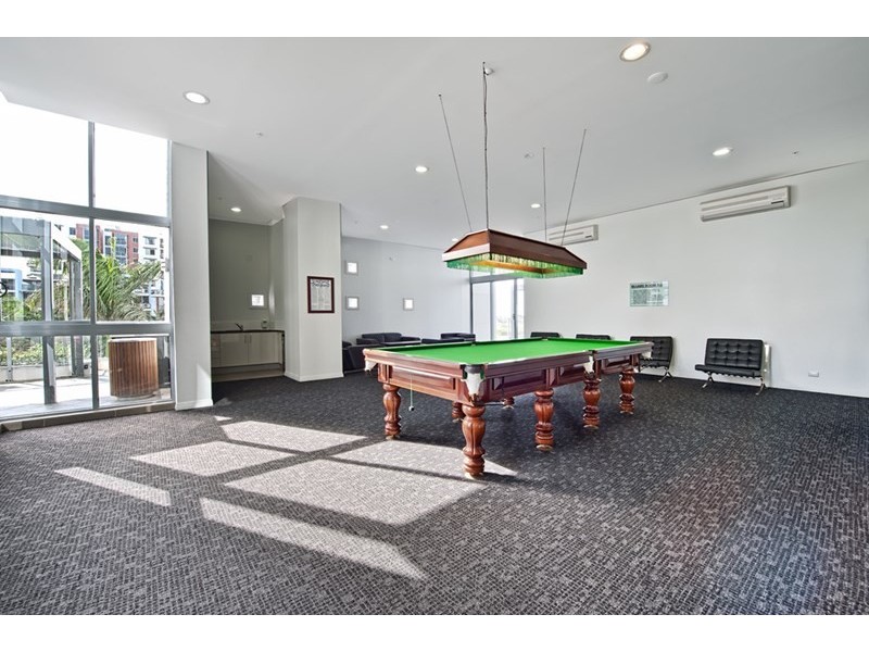 4 Como Crescent, Southport QLD 4215