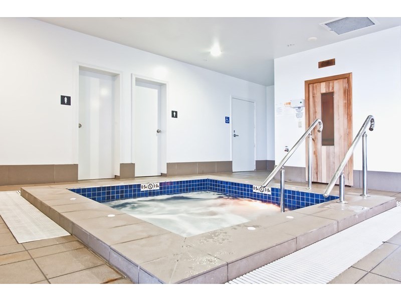 4 Como Crescent, Southport QLD 4215