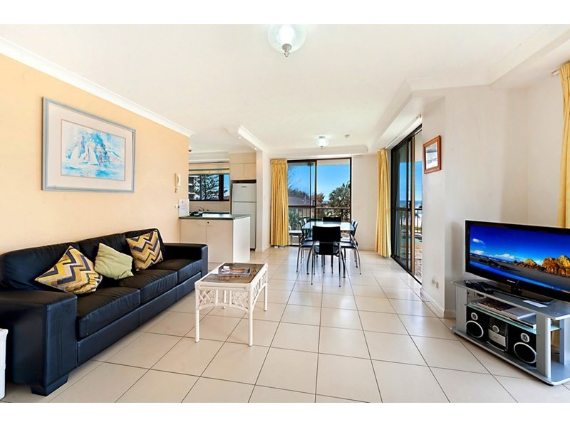 4 Britannia Avenue, Broadbeach QLD 4218