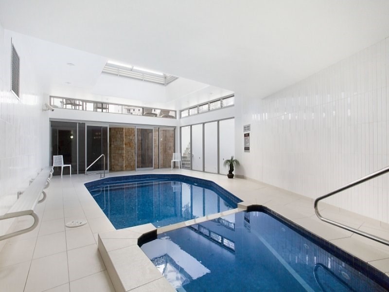 4 Britannia Avenue, Broadbeach QLD 4218