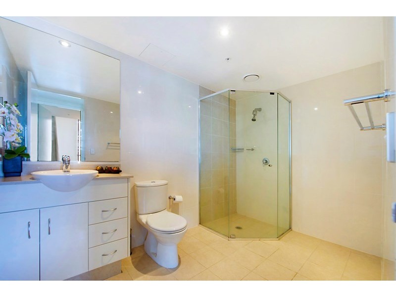 1 Como Crescent, Southport QLD 4215