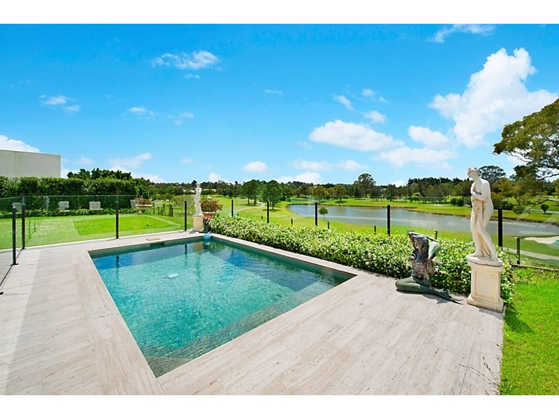 4 The Dress Circle, Benowa QLD 4217