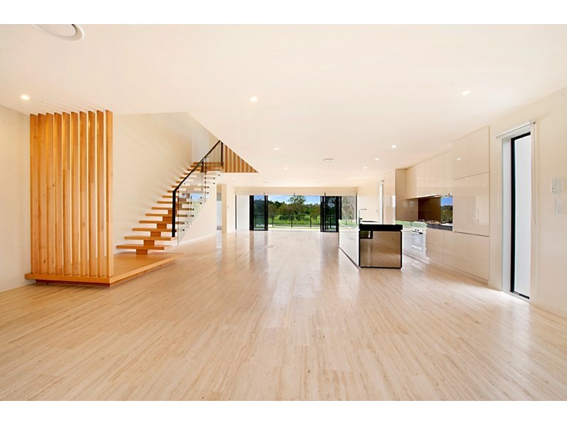 4 The Dress Circle, Benowa QLD 4217