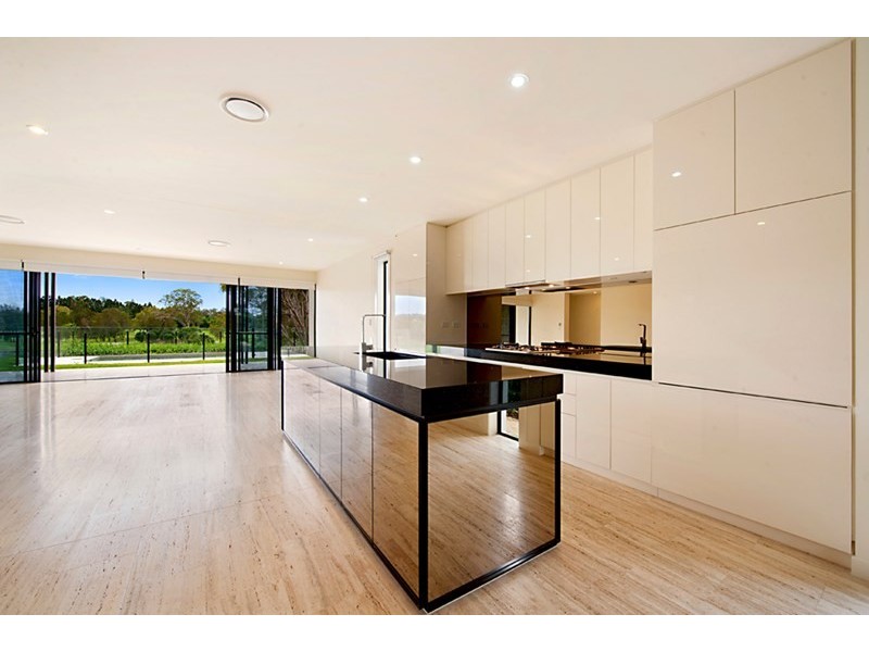 4 The Dress Circle, Benowa QLD 4217