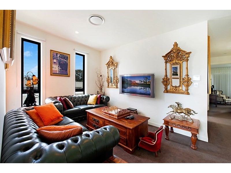 4 The Dress Circle, Benowa QLD 4217