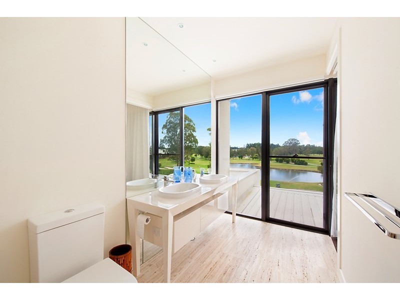 4 The Dress Circle, Benowa QLD 4217