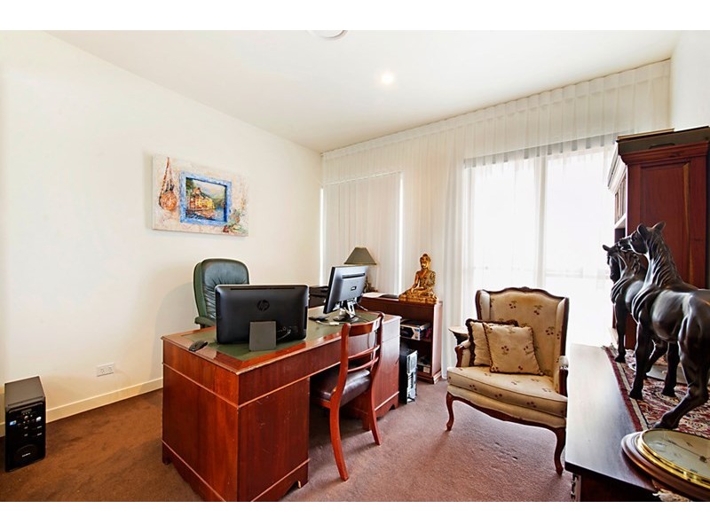 4 The Dress Circle, Benowa QLD 4217