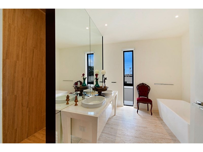 4 The Dress Circle, Benowa QLD 4217