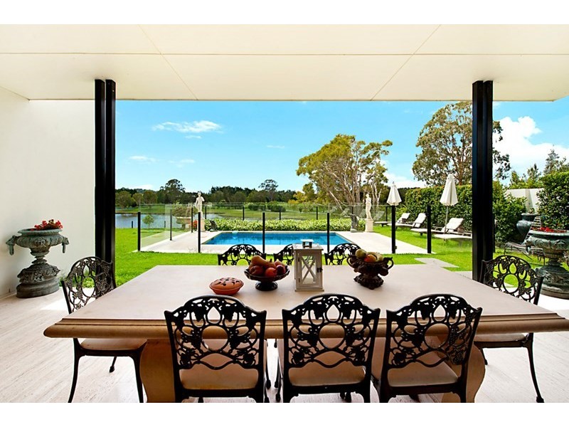 4 The Dress Circle, Benowa QLD 4217