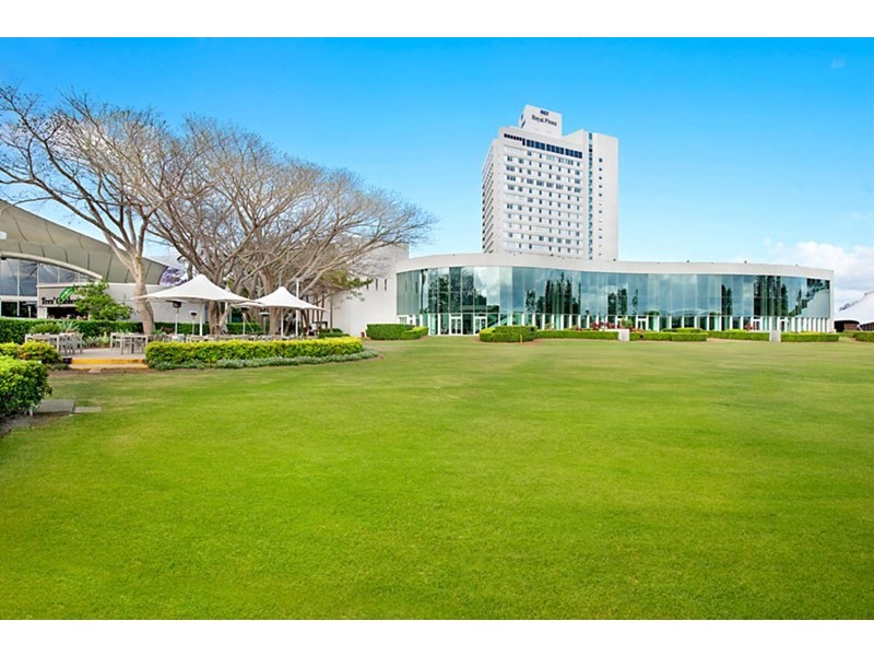 4 The Dress Circle, Benowa QLD 4217