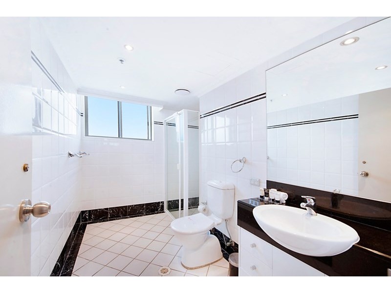 1 Hughes Avenue, Main Beach QLD 4217