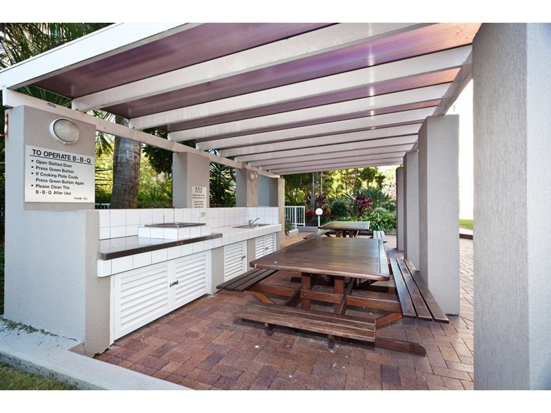 1 Hughes Avenue, Main Beach QLD 4217