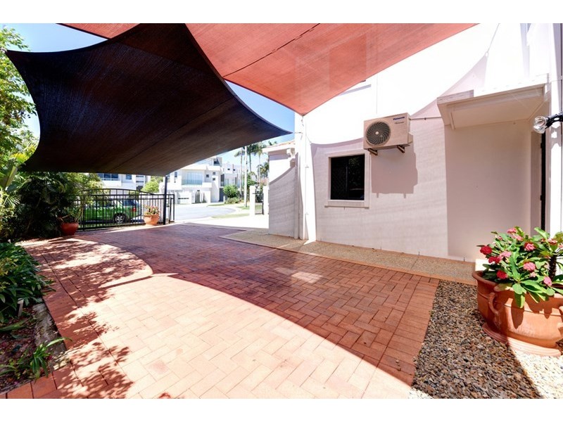Villa 10, 15 Esther Place, Bundall QLD 4217