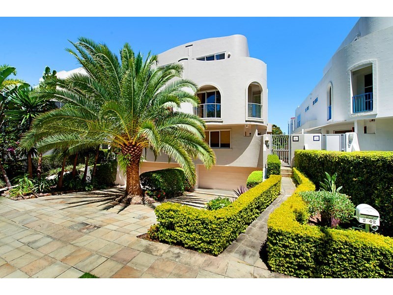 2/42 Tedder Avenue, Main Beach QLD 4217