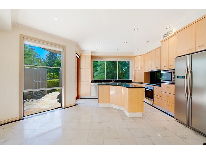 2/42 Tedder Avenue, Main Beach QLD 4217