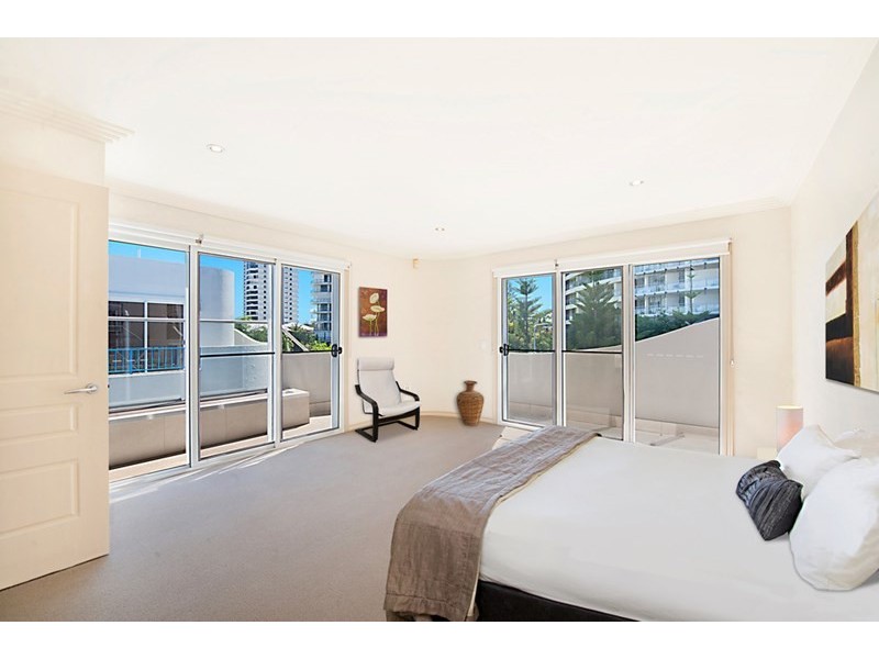 2/42 Tedder Avenue, Main Beach QLD 4217