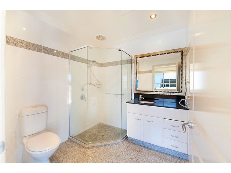 2/42 Tedder Avenue, Main Beach QLD 4217