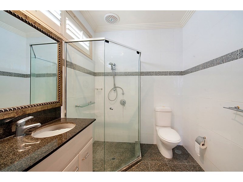 2/42 Tedder Avenue, Main Beach QLD 4217