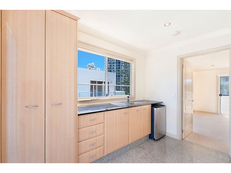 2/42 Tedder Avenue, Main Beach QLD 4217