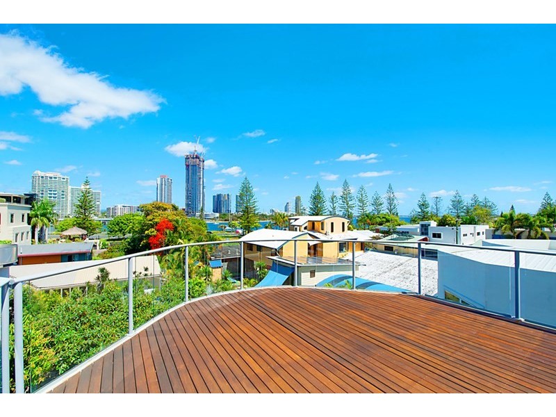 2/42 Tedder Avenue, Main Beach QLD 4217