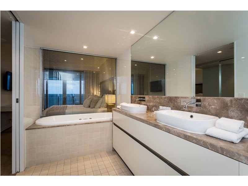 4 The Esplanade, Surfers Paradise QLD 4217
