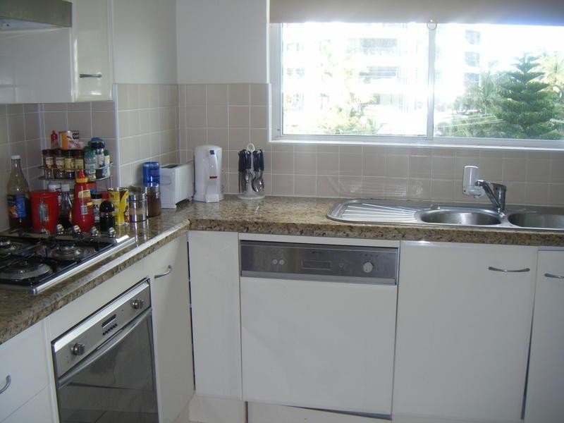 15 Breaker Street, Main Beach QLD 4217
