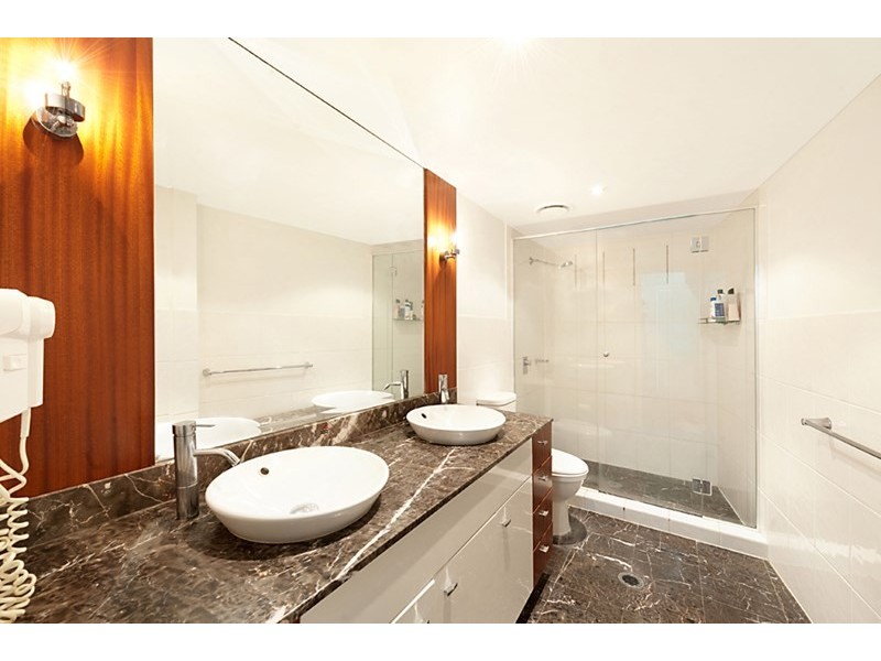 23 Ferny Avenue, Surfers Paradise QLD 4217