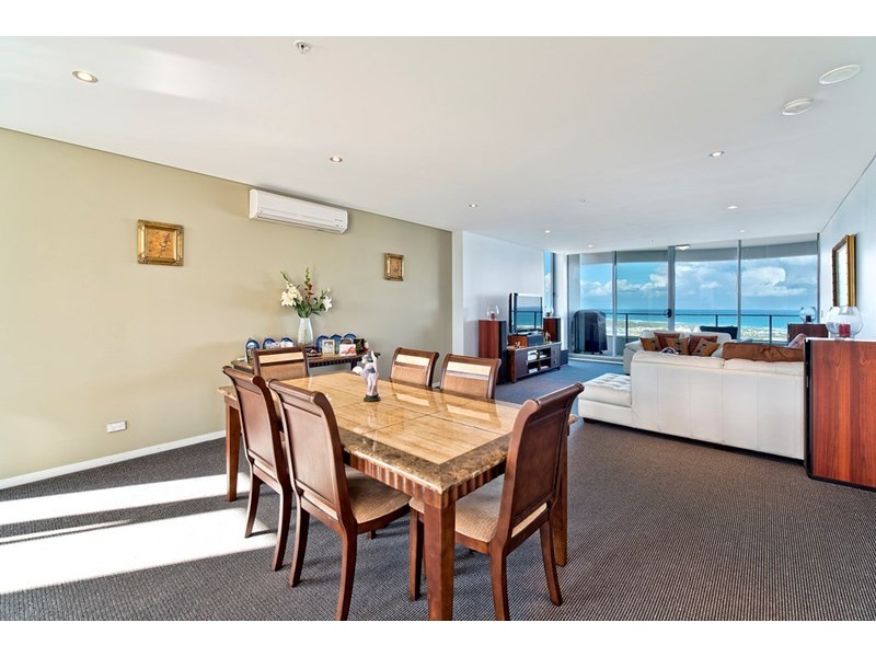 4 Como Crescent, Southport QLD 4215