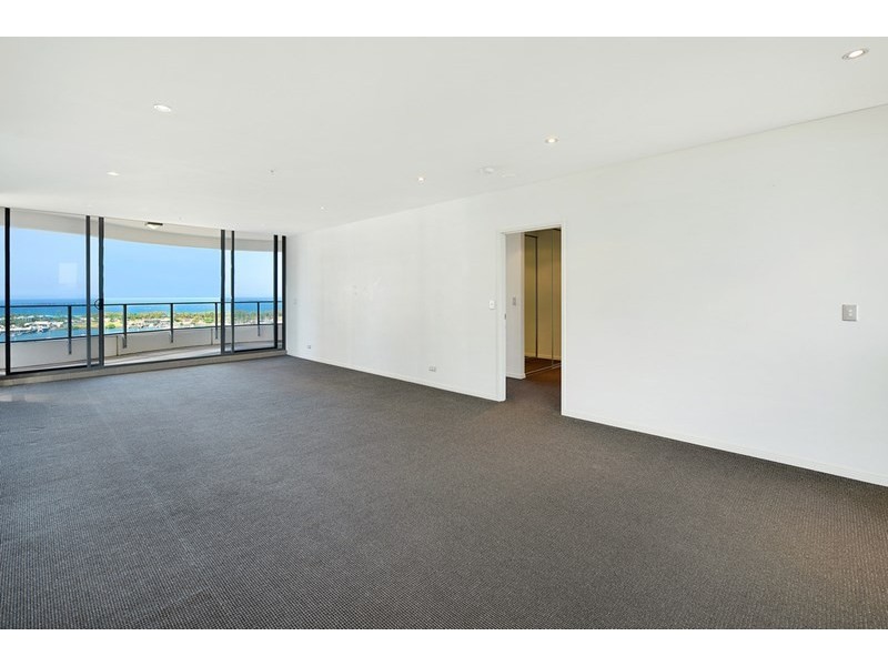 4 Como Crescent, Southport QLD 4215