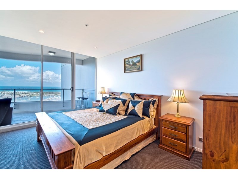 4 Como Crescent, Southport QLD 4215