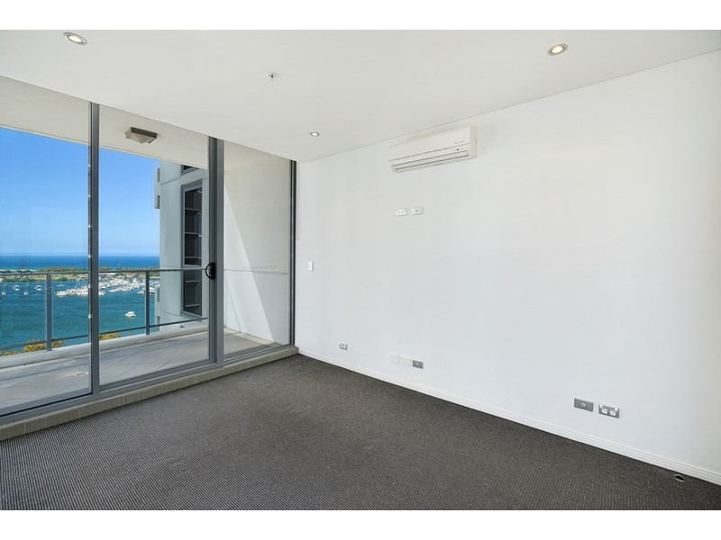 4 Como Crescent, Southport QLD 4215