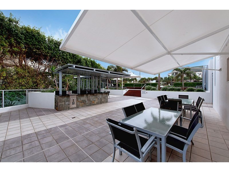 300 Marine Parade, Labrador QLD 4215