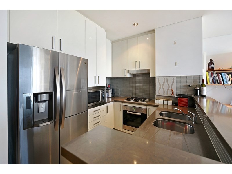 4 Como Cresent, Southport QLD 4215