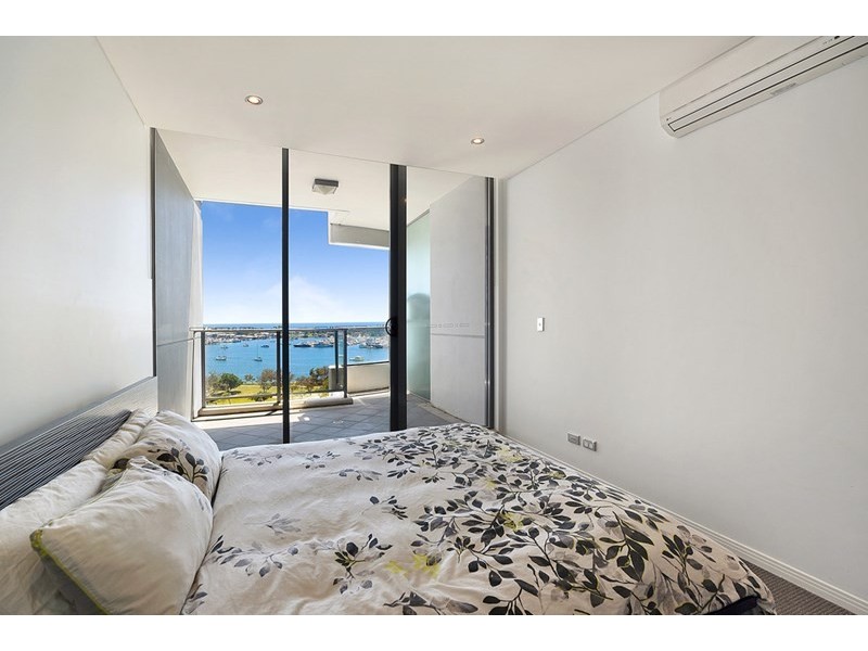 4 Como Cresent, Southport QLD 4215