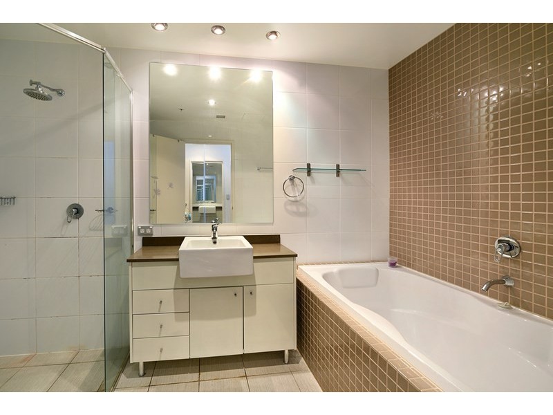 4 Como Cresent, Southport QLD 4215