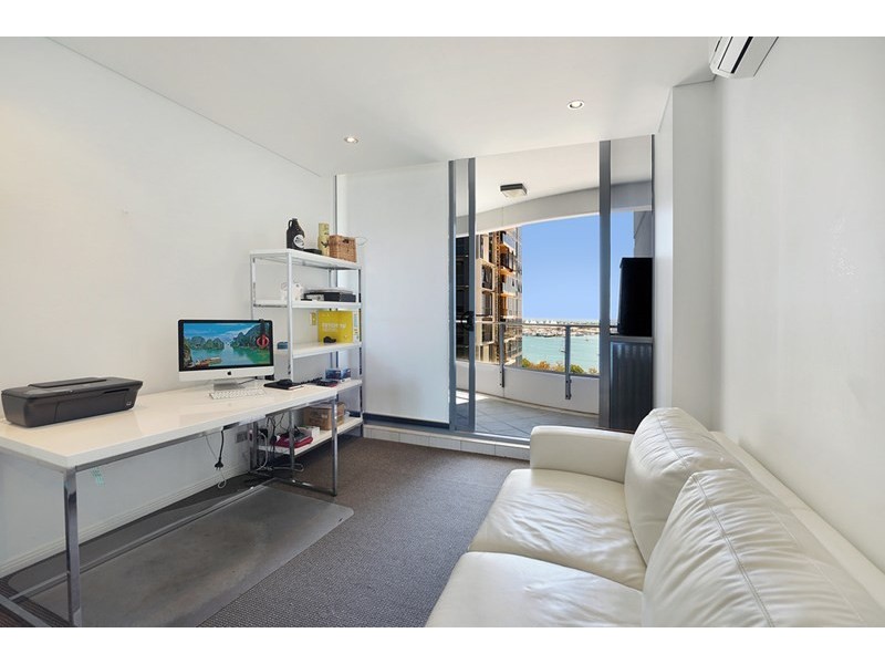 4 Como Cresent, Southport QLD 4215