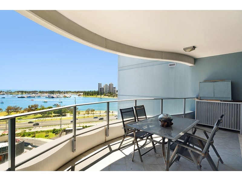 4 Como Cresent, Southport QLD 4215