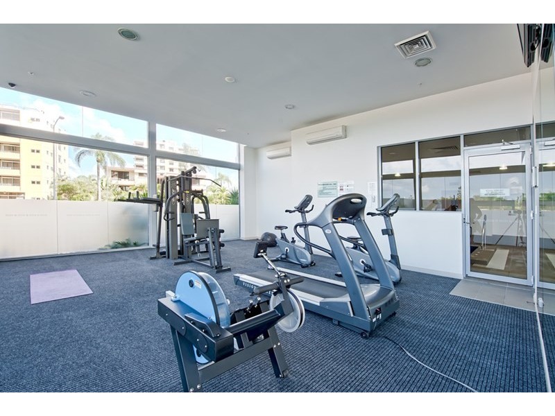 4 Como Cresent, Southport QLD 4215