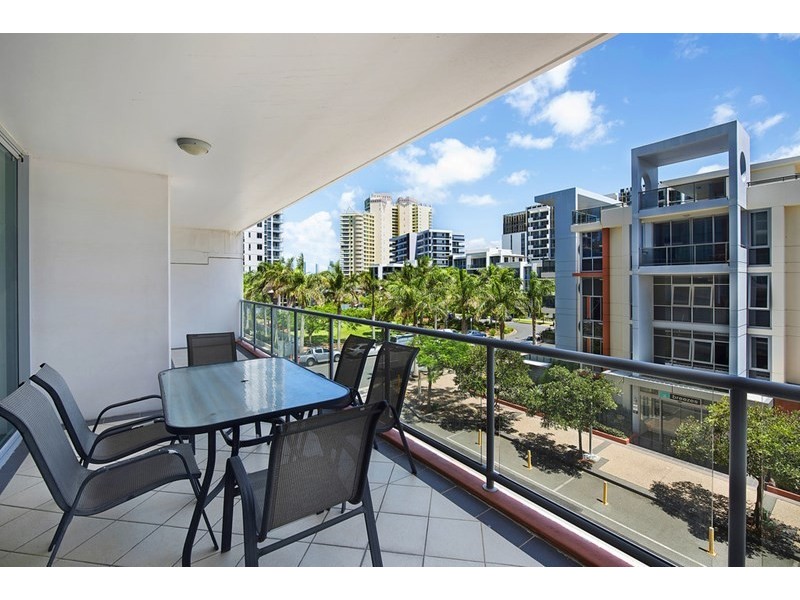 1 Como Crescent, Southport QLD 4215