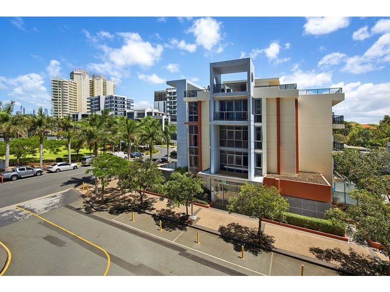 1 Como Crescent, Southport QLD 4215