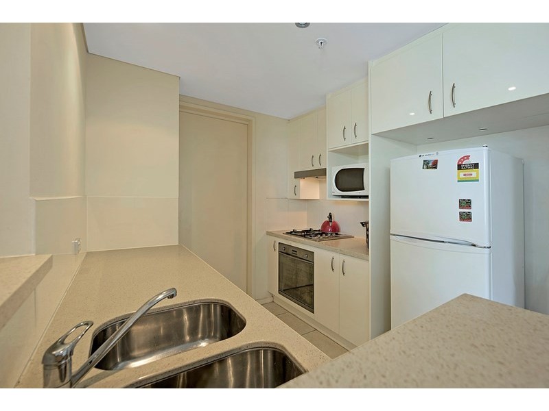 1 Como Crescent, Southport QLD 4215