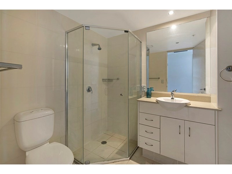 1 Como Crescent, Southport QLD 4215