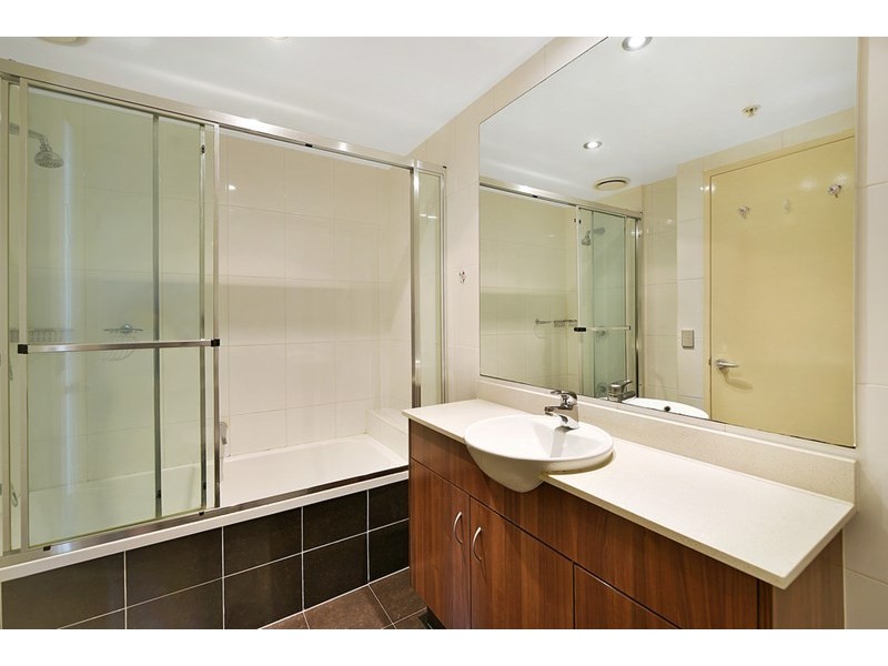 1 Como Crescent, Southport QLD 4215