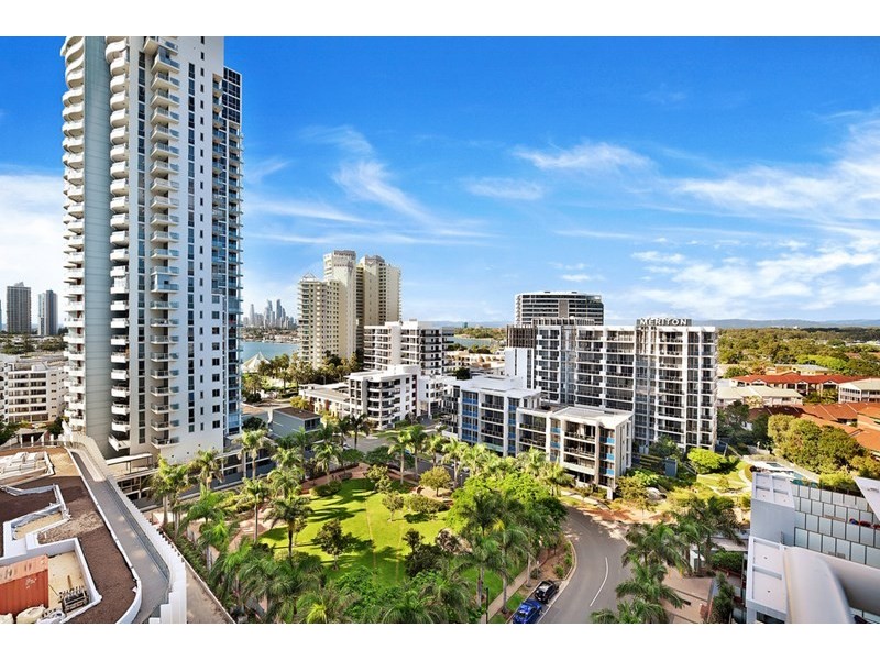 1 Como Crescent, Southport QLD 4215