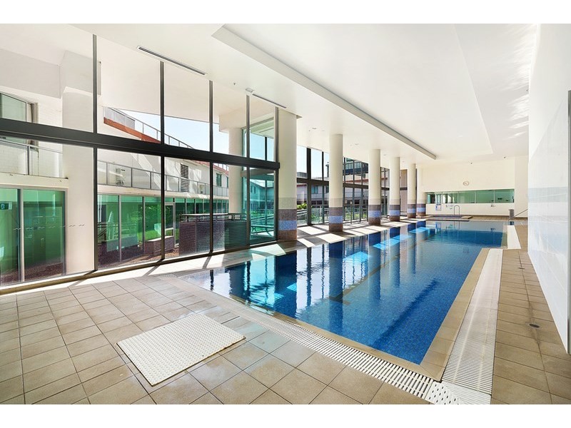 1 Como Crescent, Southport QLD 4215